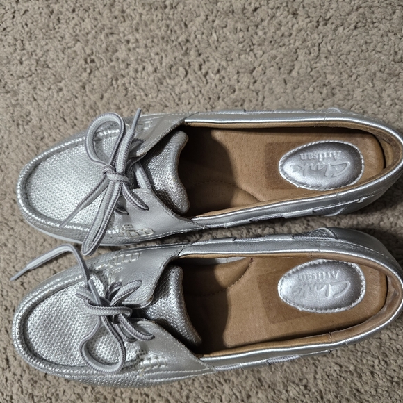 EUC Clarks Loafers - Picture 1 of 4